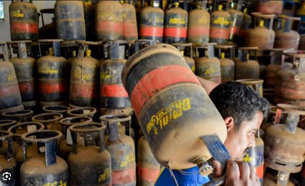 Commercial LPG Cylinder Rules: होटल-ढाबा संचालकों के लिए जानें कनेक्शन और स्टोरेज के नए नियम