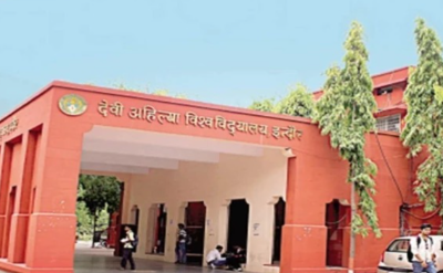 DAVV Indore: डीएवीवी के 4 प्रमुख विभागों का होगा कायाकल्प, स्मार्ट क्लासरूम से लेकर डिजिटल लाइब्रेरी तक मिलेगी सुविधा