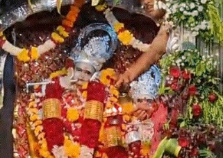 आधी रात जन्मे कान्हा, गूंजे जयकारे: MP के मंदिरों में उमड़ा आस्था का सैलाब, महाकाल का कृष्ण स्वरूप में श्रृंगार
