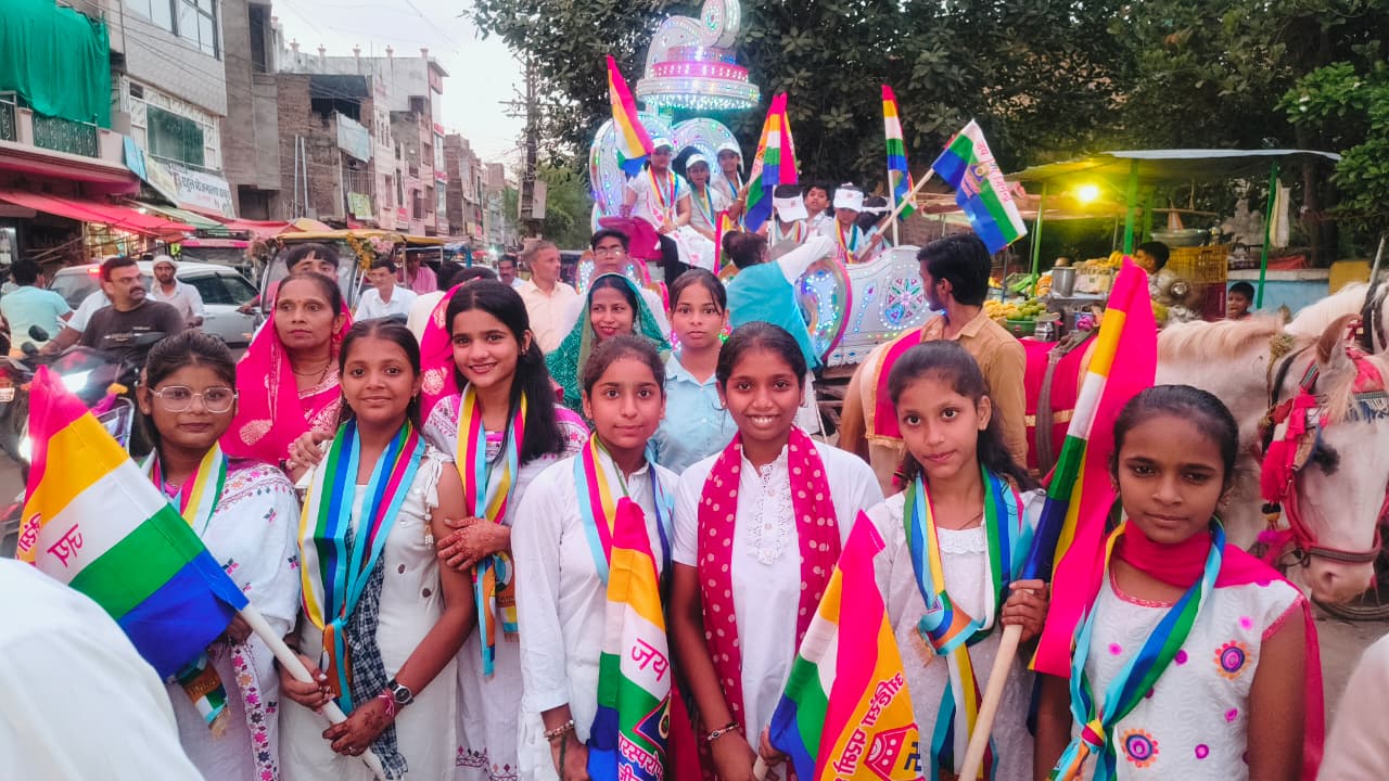 Ambah में नन्हे-मुन्ने बच्चों की भक्ति ने मोहा मन, बैंड-बाजों के साथ निकली संगीतमय महाआरती