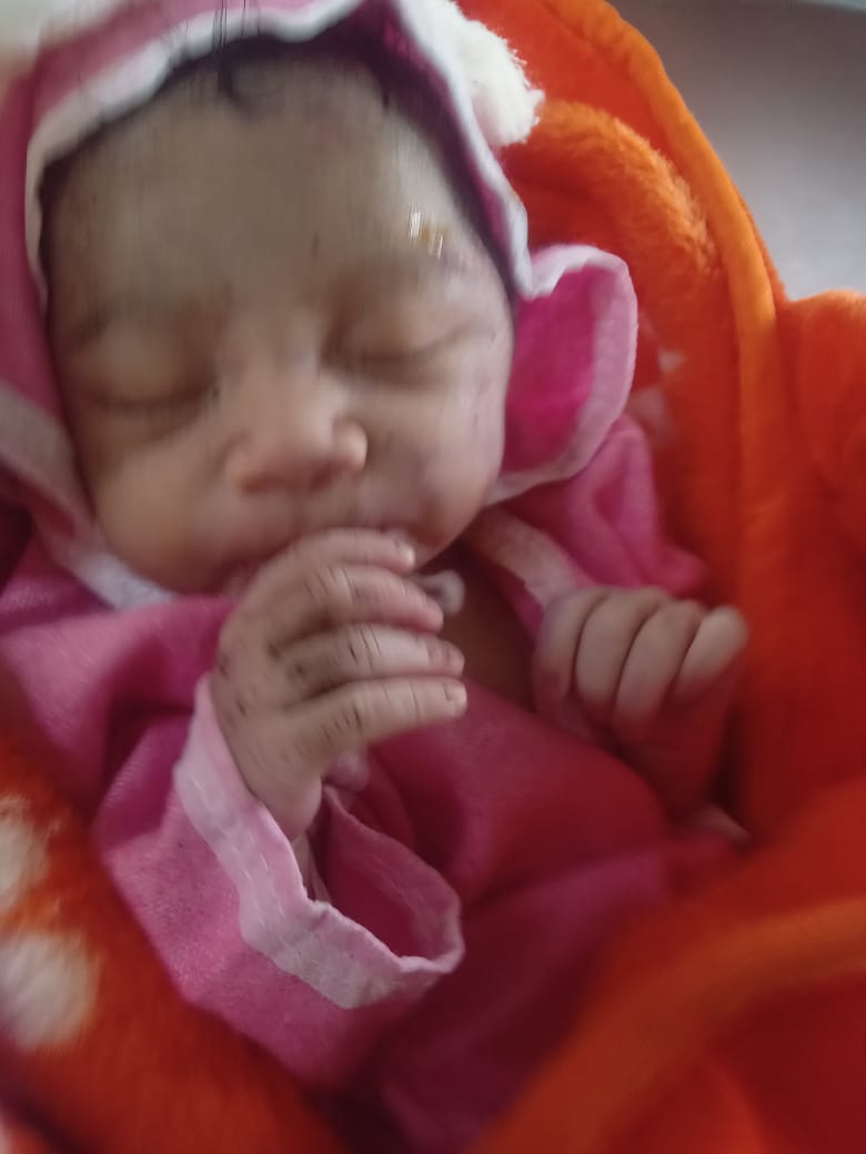 जंगल की झाड़ियों में मिली नवजात बच्ची, माता-पिता और परिजनों की भूमिका की जांच