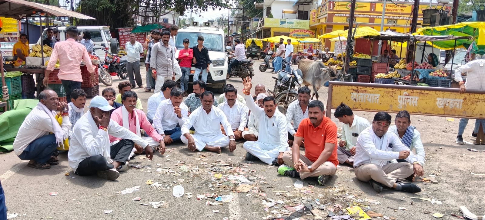 Mandav में 4 माह से वेतन को तरसे नगरपालिका कर्मचारी, वाल्मीकि समाज के आंदोलन को आदिवासी कांग्रेस का समर्थन