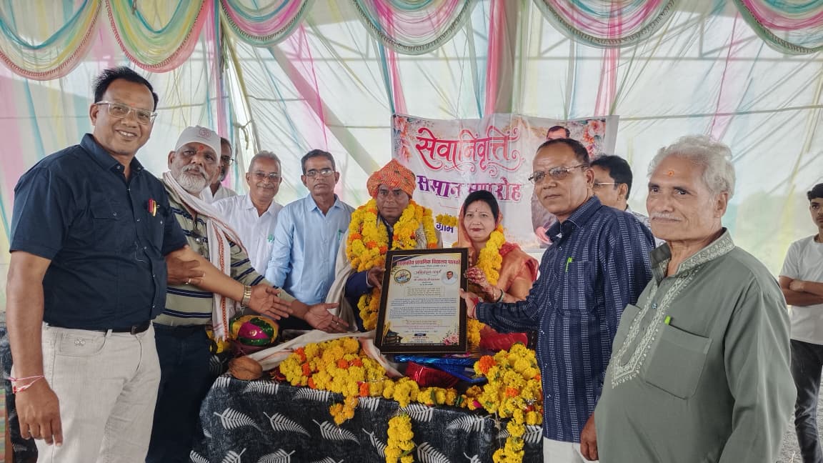 42 वर्षों की शैक्षणिक सेवा के बाद शिक्षक रमेश चन्द्र सारस्वत सेवानिवृत्त, भावपूर्ण समारोह में दी गई विदाई