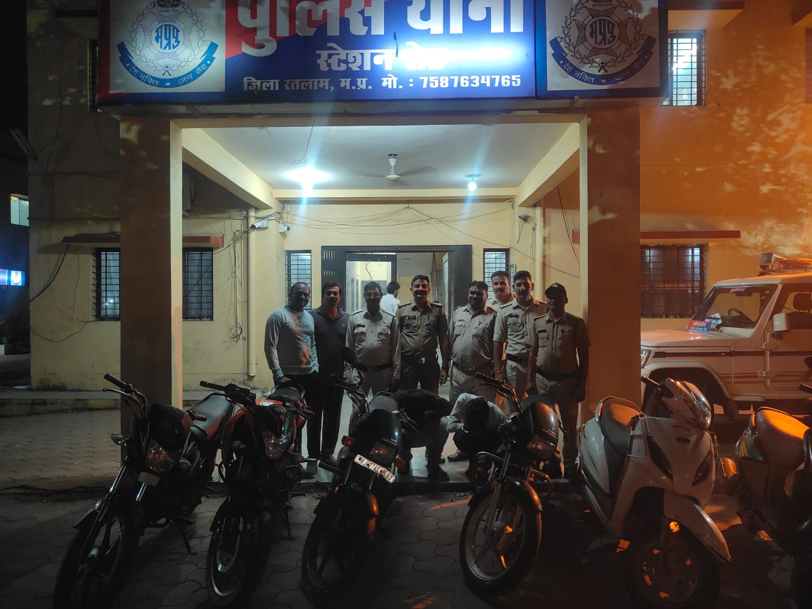 Ratlam : स्टेशन रोड पुलिस की बड़ी कार्रवाई: दो शातिर वाहन चोर गिरफ्तार, चोरी के 6 दोपहिया वाहन बरामद