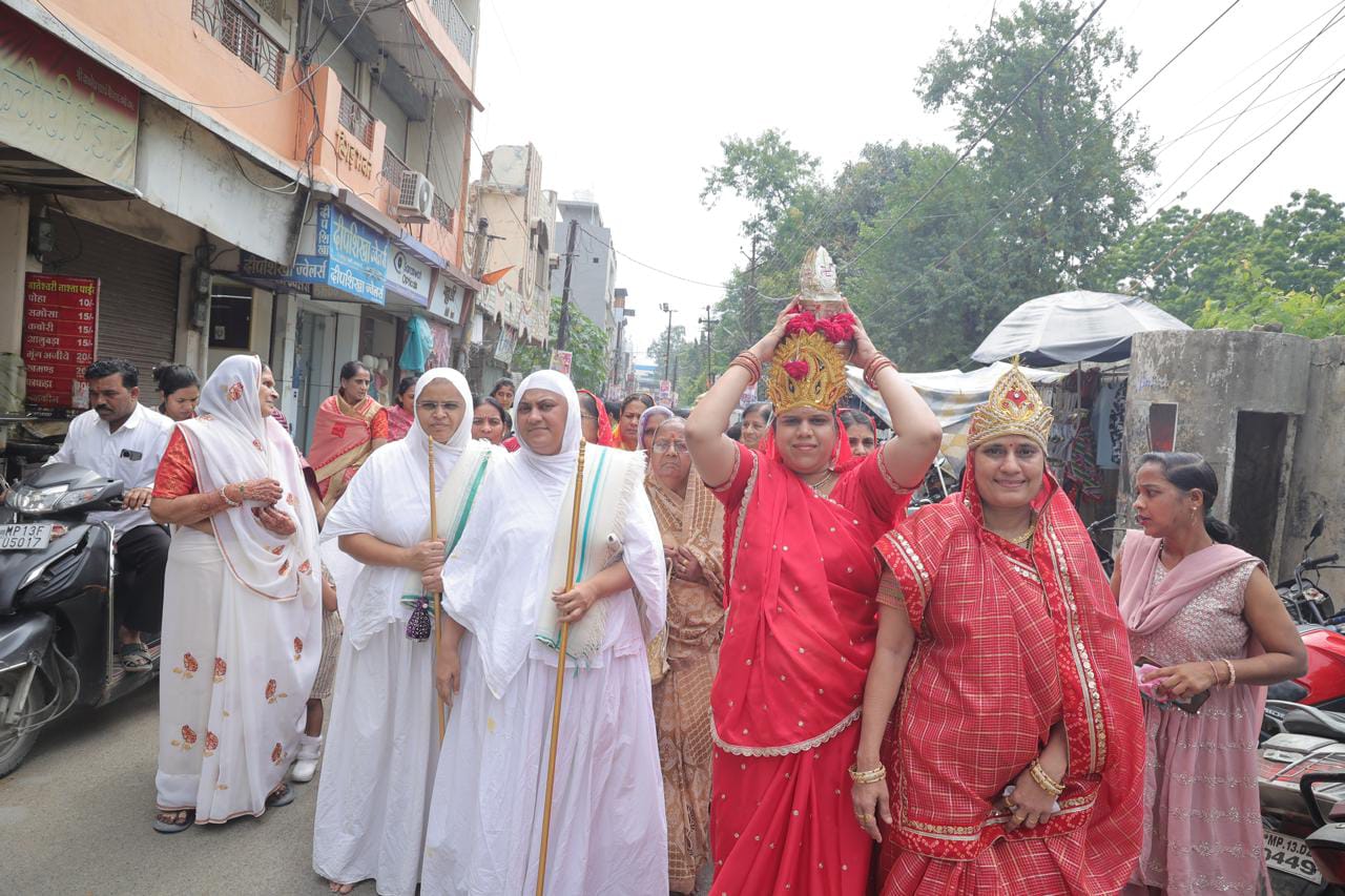 Nagda में 36 दिवसीय नवकार कलश यात्रा के तहत निकली भव्य यात्रा, श्रद्धालुओं ने भक्तिभाव से नवकार महामंत्र का किया स्मरण