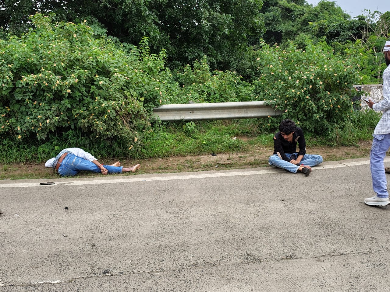 धामोरी-जामठी के बीच भीषण सड़क हादसा, बोलेरो और पल्सर बाइक की जोरदार भिड़ंत