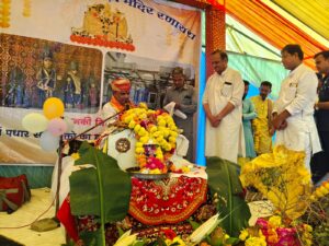 रणायरा में विधायक डॉ. राजेन्द्र पांडेय ने की गो-सेवा, राम जानकी मंदिर व शेड निर्माण के लिए 5 लाख की घोषणा