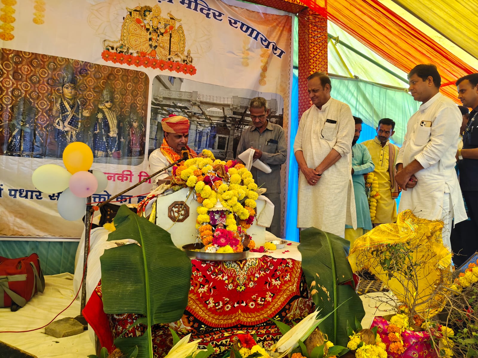 रणायरा में विधायक डॉ. राजेन्द्र पांडेय ने की गो-सेवा, राम जानकी मंदिर व शेड निर्माण के लिए 5 लाख की घोषणा