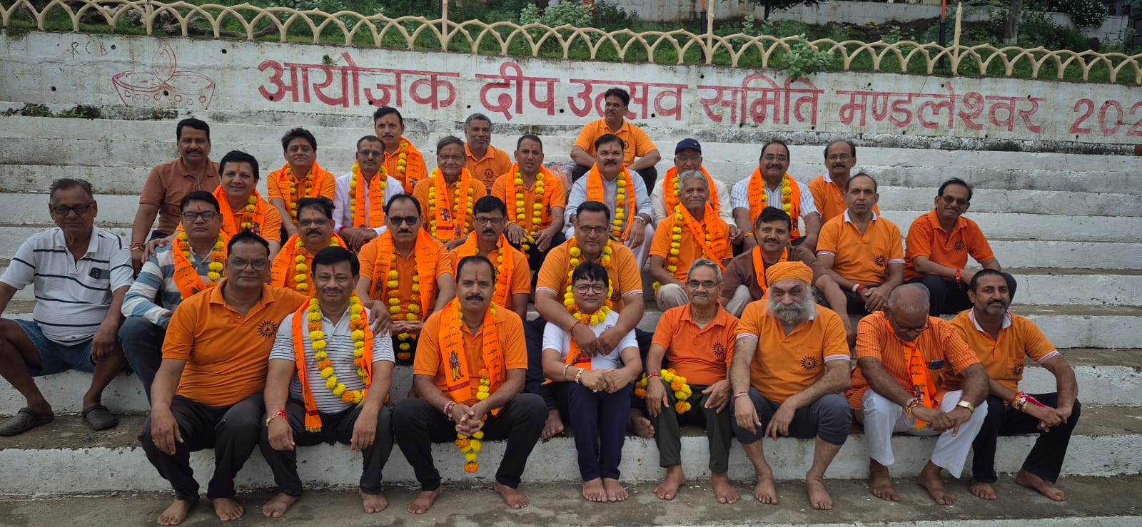Mandleshwar : नर्मदा घाट पर गूंजा गुरु सम्मान का भाव, गुड मॉर्निंग क्लब ने शिक्षकों को किया सम्मानित