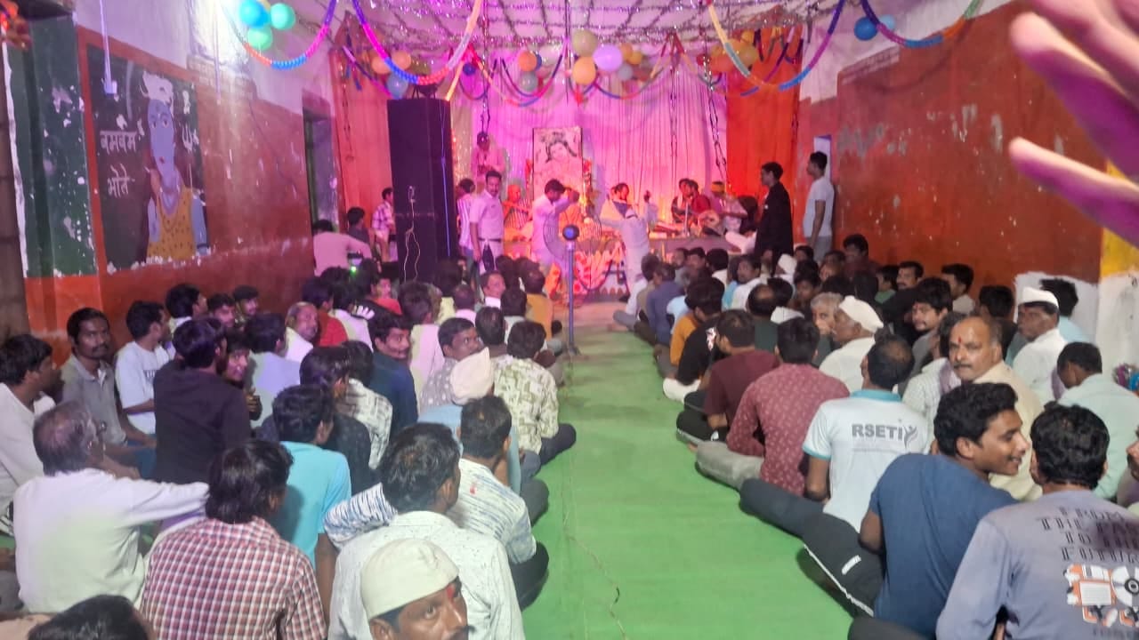 Damoh जिला जेल में धूमधाम से मनाई गई श्रीकृष्ण जन्माष्टमी: जीवंत झांकी ने मोहा मन, जयकारों से गूंजा परिसर