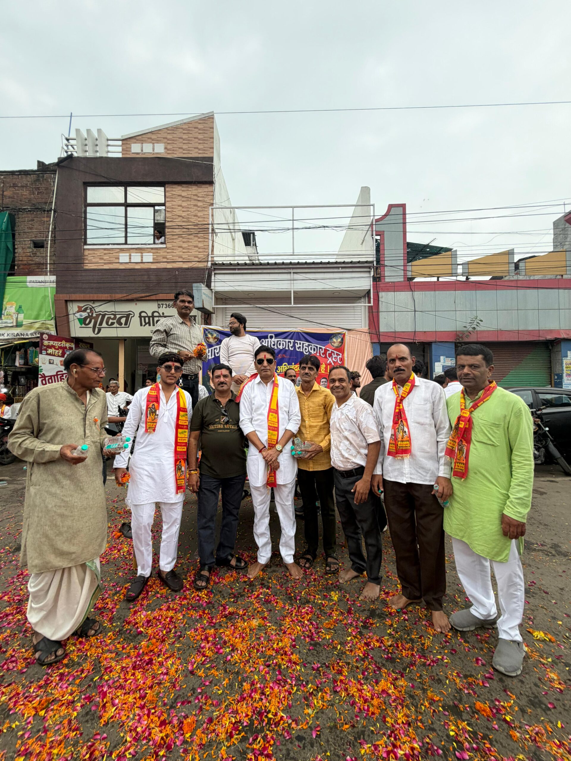 नागदा में जन्माष्टमी का भव्य नजारा: श्रीकृष्ण शोभायात्रा पर पुष्पवर्षा, IHRCT ने श्रद्धालुओं को बांटा पानी