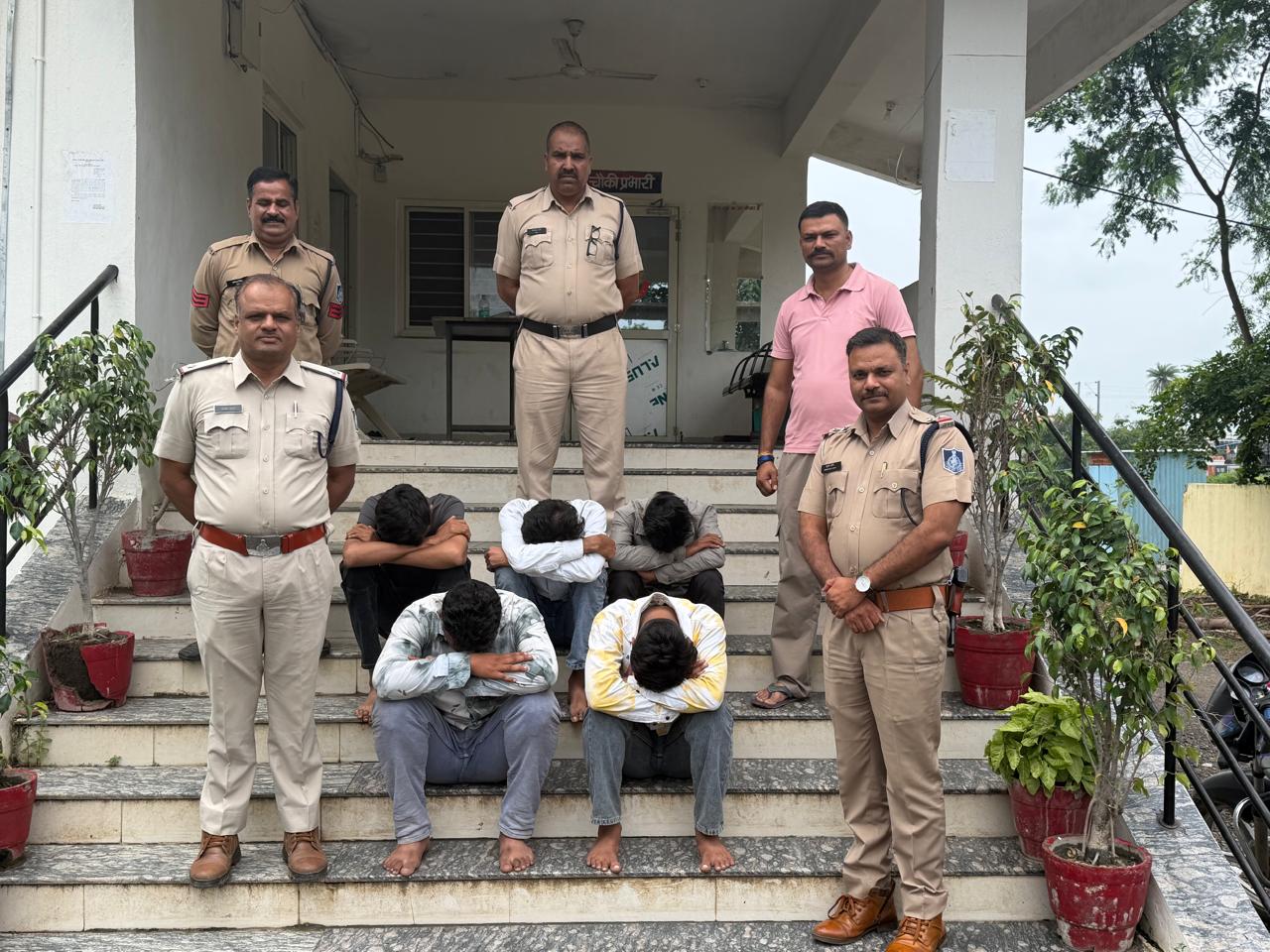 Ratlam : रिंगनोद पुलिस की बड़ी कार्रवाई, 100 ग्राम एमडी ड्रग्स के साथ पांच आरोपी गिरफ्तार