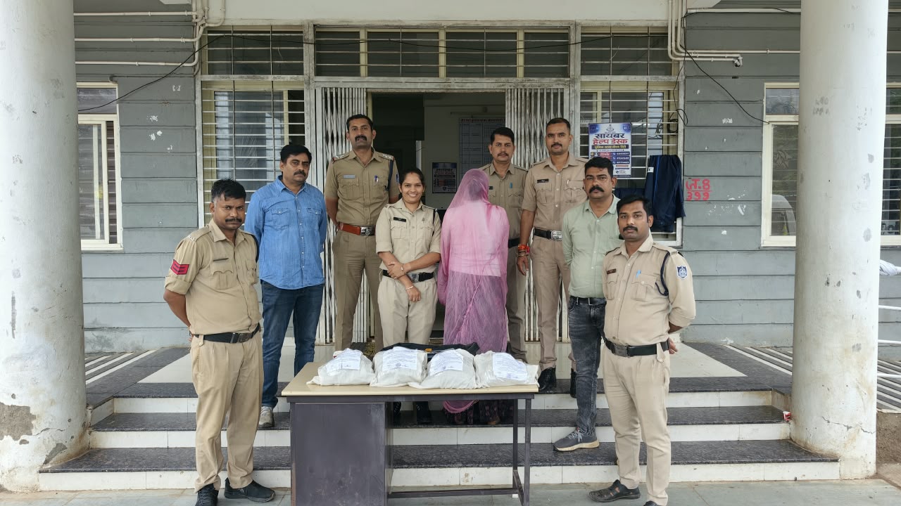 नीमच सिटी पुलिस की बड़ी कार्रवाई, 11 किलो 700 ग्राम अवैध अफीम जब्त; महिला आरोपी गिरफ्तार