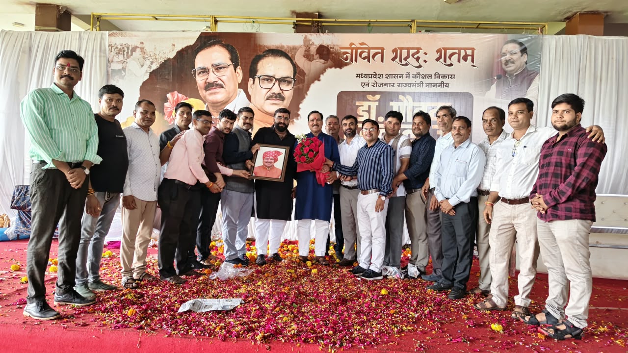 56 लाख की स्वास्थ्य मशीनें और बालिका विद्यालय में पुस्तकालय की सौगात, जन्मदिन पर टेटवाल ने किया लोकार्पण