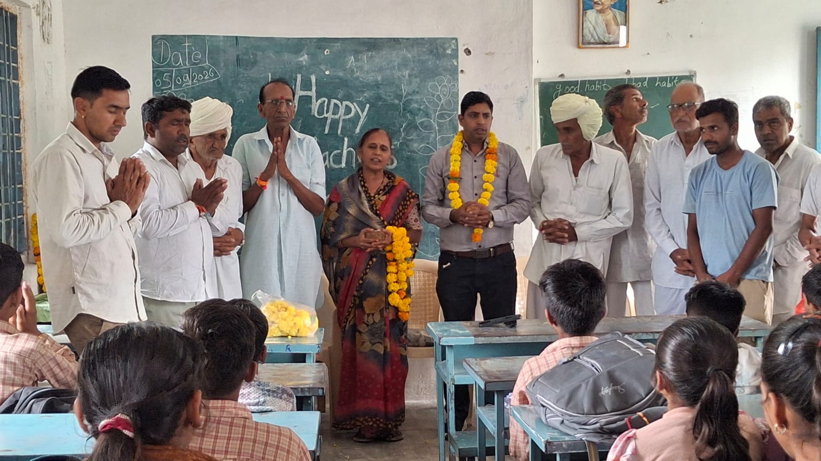 शिक्षक दिवस पर नागदा में बड़ी पहल, शिक्षकों का सम्मान; 200 परिवारों के लिए उठी आंगनबाड़ी की मांग