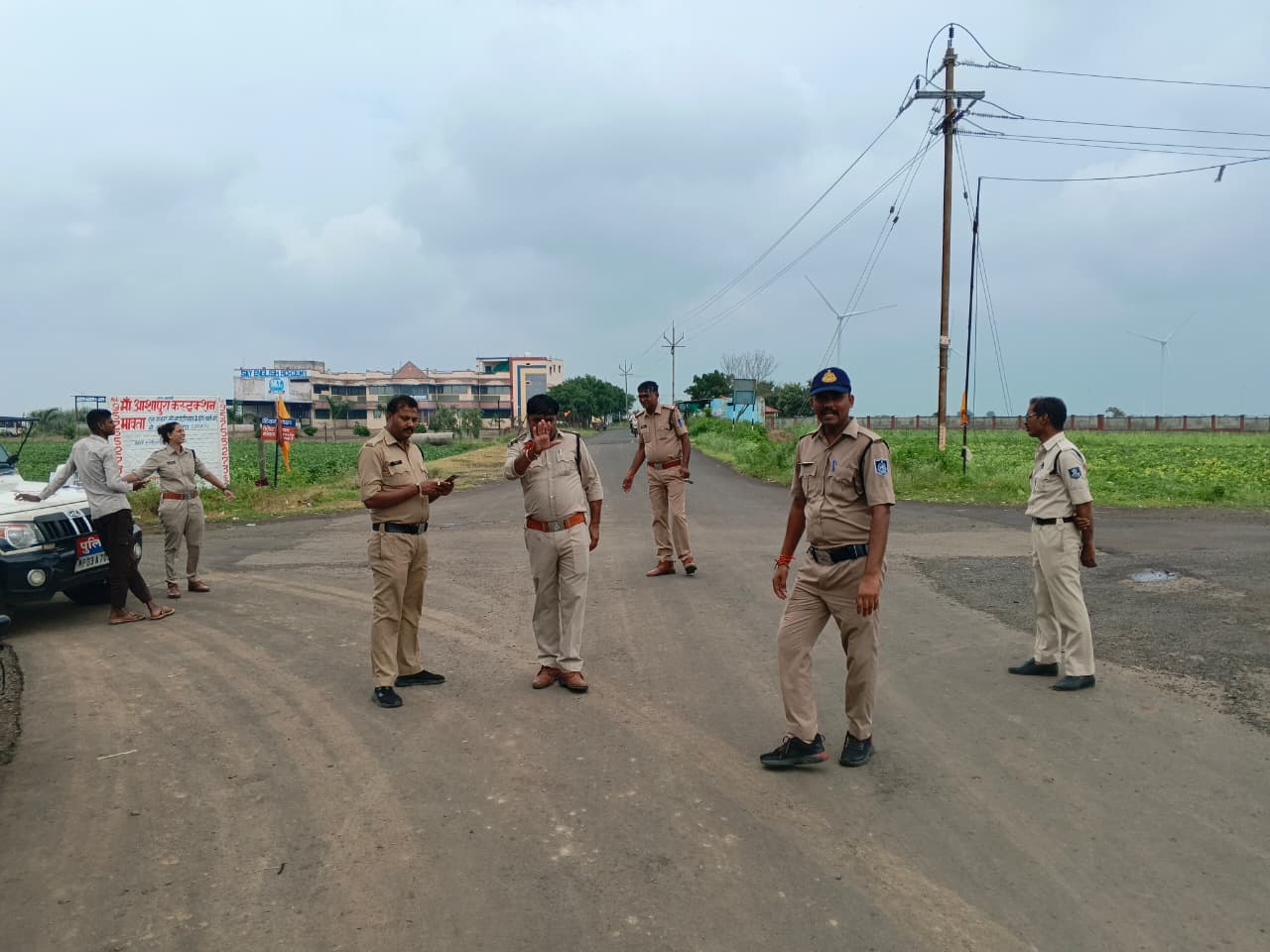 रानीगांव मावता फंटे पर अचानक पुलिस चेकिंग, नियम तोड़ने वाले वाहन चालकों पर कार्रवाई