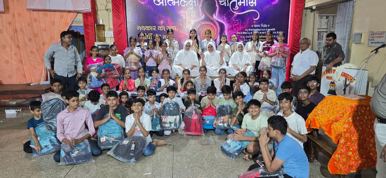 नागदा में 6 रविवार तक बच्चों को मिले धार्मिक संस्कार, समापन पर 70 बच्चों को स्कूल बैग और पेन
