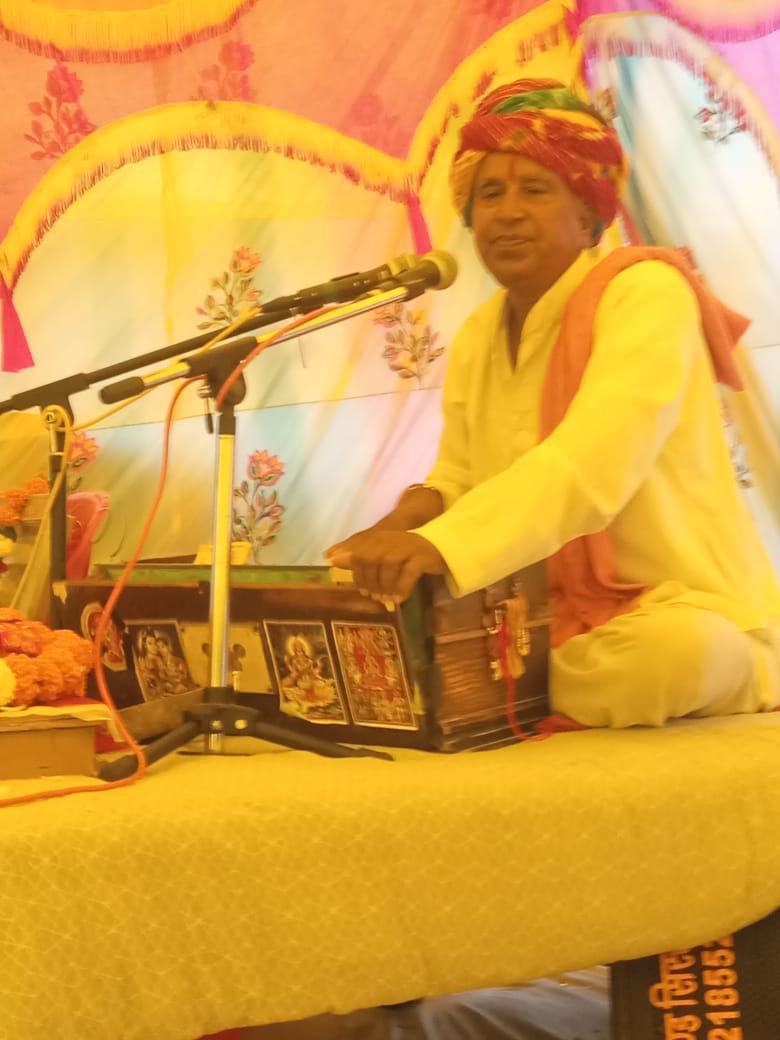 बरु खेड़ी में बाबा रामदेव कथा के 5वें दिन उमड़ी श्रद्धालुओं की भीड़, पांच पीरों की परीक्षा और भैरव राक्षस प्रसंग सुनाया।