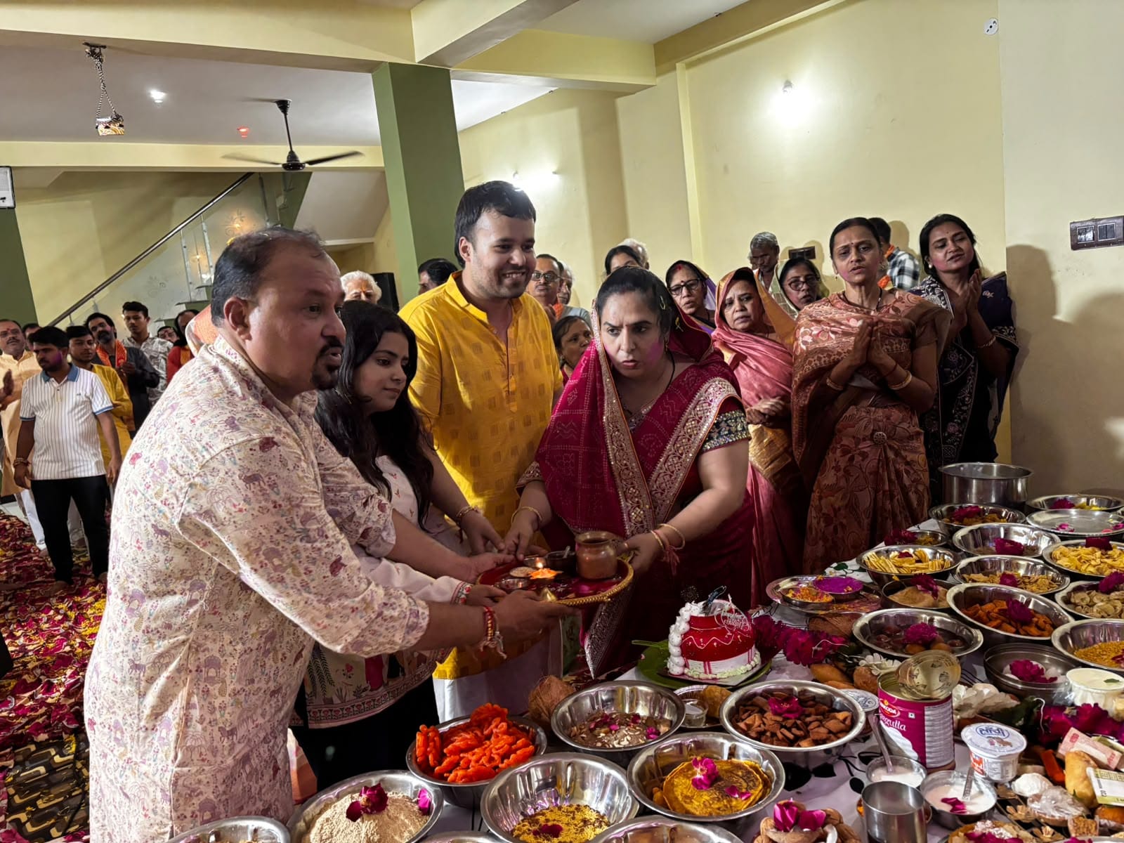 जाटवाड़ी में जोशी परिवार ने धूमधाम से मनाया 32वां नंदोत्सव, 56 भोग अर्पित कर फोड़ी गई मटकी
