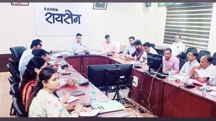 Silwani: अवैध शराब के विक्रय-परिवहन पर सख्ती, रायसेन कलेक्टर ने अधिकारियों को दिए कठोर कार्रवाई के निर्देश