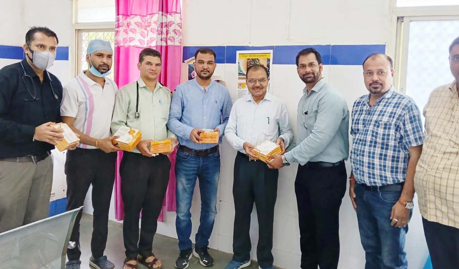 सारंगपुर : सिविल अस्पताल में राही मेडिकल एजेंसी संचालक ने बांटे एन-95 मास्क