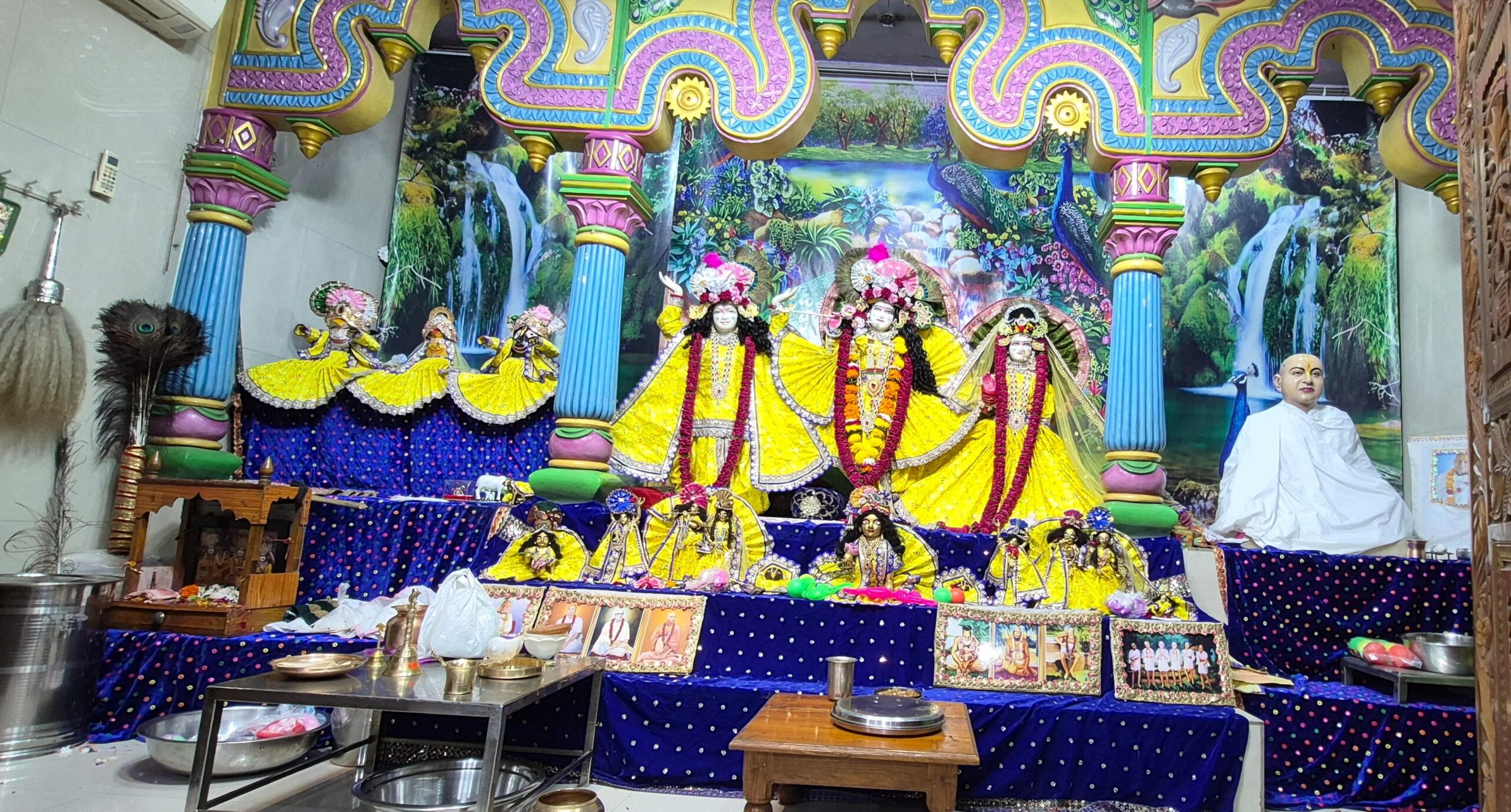 Damoh : हरि नाम संकीर्तन से गूंजा मंदिर, मटकी फोड़ में उमड़ा कृष्ण भक्ति का उल्लास