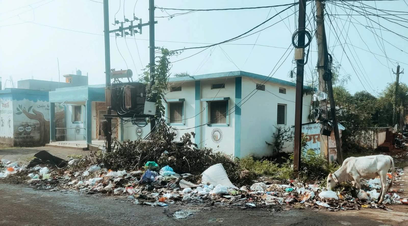 सार्वजनिक पार्क को पार्किंग स्टैंड बनाने का आरोप, रहवासियों ने कार्रवाई की मांग की