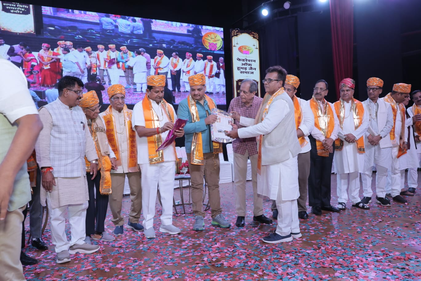 Indore में हूमड़ महाकुंभ एवं शपथ विधि समारोह संपन्न, 800 समाजबंधुओं ने लिया सहभागिता