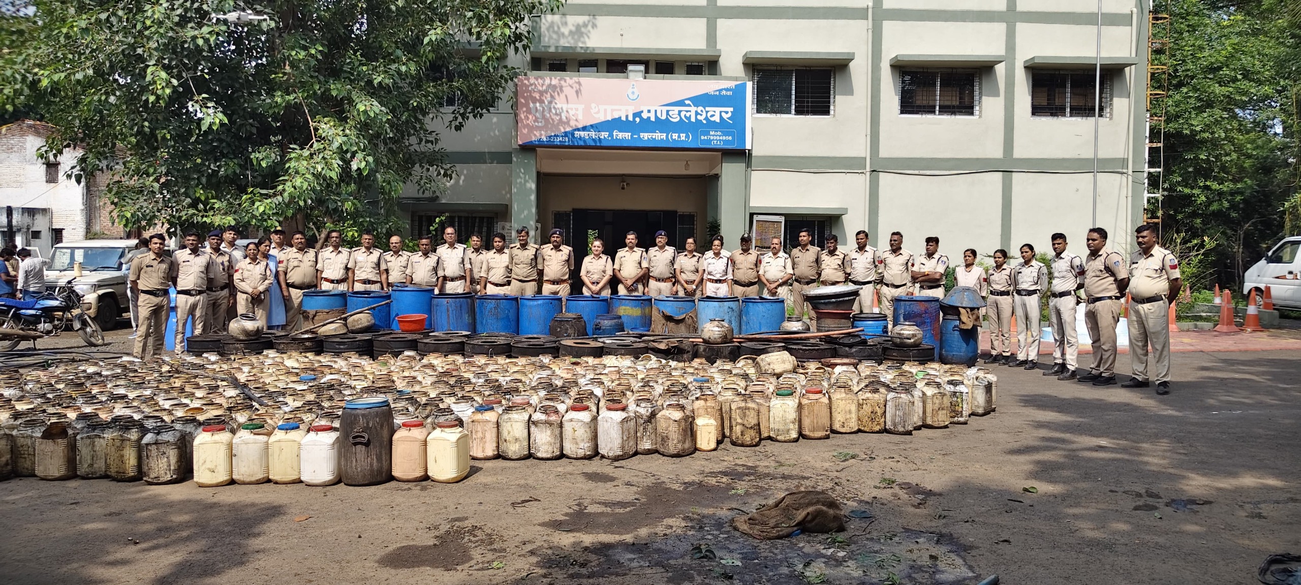 सोमाखेड़ी में ड्रोन से अवैध शराब के ठिकानों पर छापेमारी, 16 लाख की सामग्री नष्ट, 8 आरोपी गिरफ्तार, 23 मामले दर्ज
