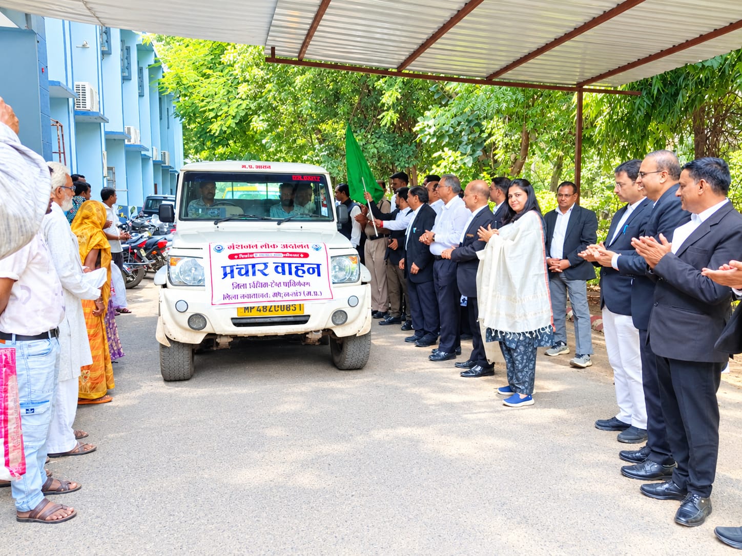 नेशनल लोक अदालत को लेकर जागरूकता अभियान, प्रधान जिला न्यायाधीश ने प्रचार वाहनों को दिखाई हरी झंडी