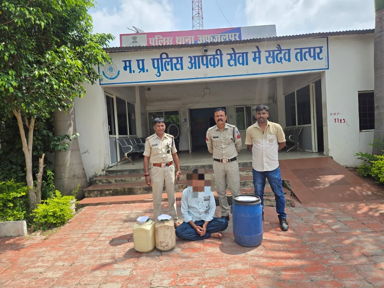 अफजलपुर पुलिस की बड़ी कार्रवाई: 600 लीटर लहान नष्ट, 60 लीटर कच्ची महुआ शराब जब्त