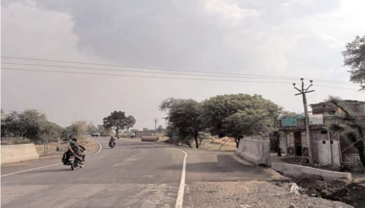 पड़ाना सड़क हादसे के बाद कार्रवाई पर सवाल, ग्रामीणों ने जिम्मेदारों पर कानूनी कार्रवाई की मांग दोहराई