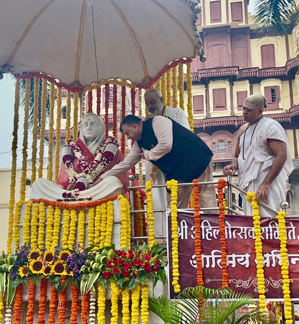 Indore : लोकमाता अहिल्याबाई होलकर की 231वीं पुण्यतिथि पर श्रद्धांजलि, पार्थिव शिवलिंग का विधिवत पूजन-अभिषेक