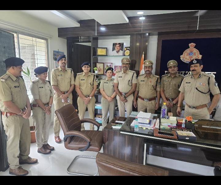 Alirajpur पुलिस के 3 उप निरीक्षक बने निरीक्षक, पदोन्नति पर एसपी कार्यालय में हुआ सम्मान
