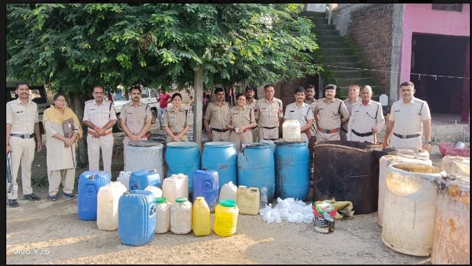 Guna में अवैध शराब के खिलाफ बड़ी कार्रवाई, 8,600 लीटर लहान और 520 लीटर कच्ची शराब नष्ट