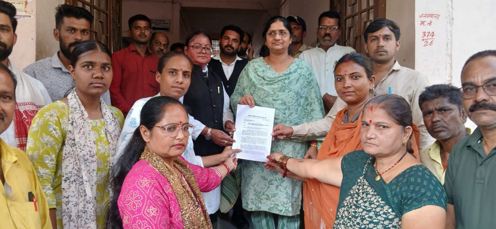 Nagda में व्यावसायिक गरबा आयोजनों पर रोक की मांग, धार्मिक सांस्कृतिक आयोजन बचाओ मंच ने एसडीएम को सौंपा ज्ञापन