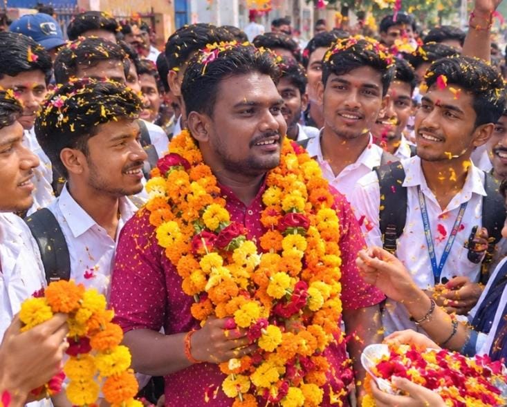 राजकुमार विश्वकर्मा का प्रेरक सफर: 8 वर्षों से छात्र हित और समाज सेवा में सक्रिय