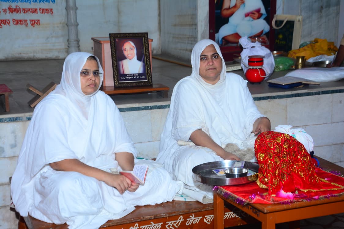 नागदा में भव्य महावीर जन्मोत्सव, ‘वीर जन्मे’ के जयघोष से गूंजा शांतिनाथ जिनालय