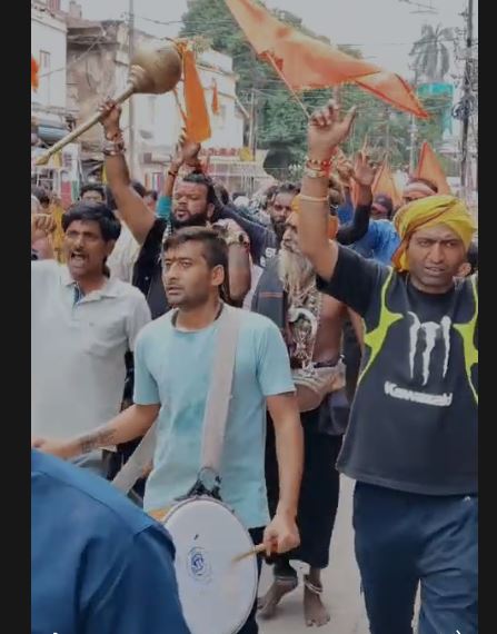 Ujjain : खड़े हनुमान मंदिर को लेकर आस्था का बड़ा प्रदर्शन, हजारों श्रद्धालुओं ने किया सामूहिक हनुमान चालीसा पाठ