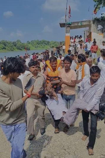 चंबल नदी की पुलिया पार करते समय तेज बहाव में बाइक बही, युवक की मौत