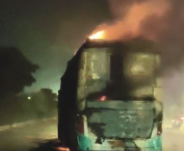 Greater Noida Bus Fire: यमुना एक्सप्रेसवे पर स्लीपर बस में भीषण आग, 9 यात्रियों की मौत