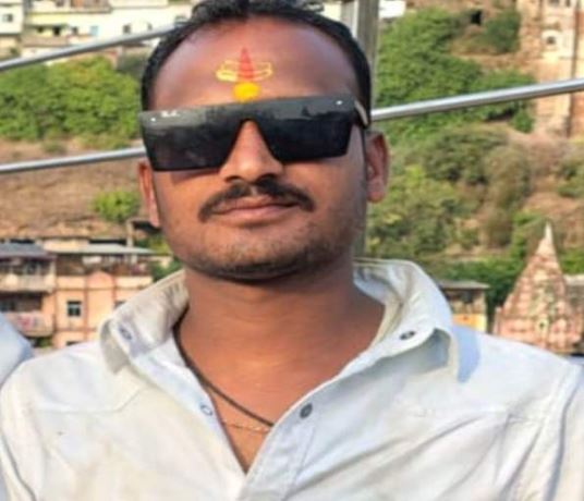 Indore में युवक ने फांसी लगाकर की आत्महत्या, परिजनों ने महिला पर मानसिक प्रताड़ना का लगाया आरोप