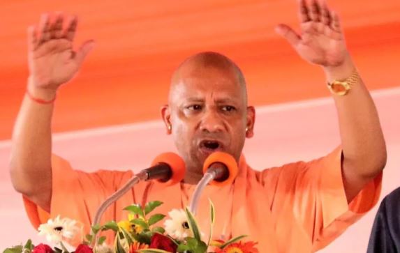 CM Yogi Adityanath बोले- भारत की बुद्धि और सनातन परंपरा को कमजोर करना था विदेशी आक्रांताओं का उद्देश्य