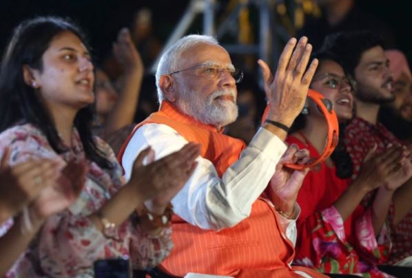 पंडित दीनदयाल उपाध्याय जयंती कार्यक्रम में गूंजा ‘पार्वती’ भजन, PM मोदी भी हुए शामिल