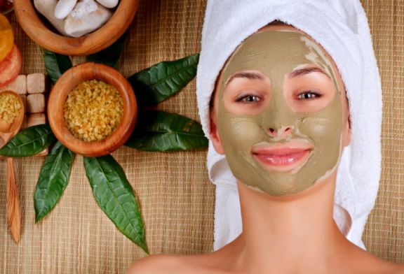 Glowing Skin Tips: मुल्तानी मिट्टी में मिलाएं दूध-दही, चेहरे की सॉफ्टनेस के लिए आजमाएं ये घरेलू फेस पैक