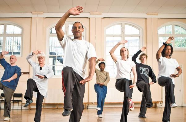 Tai Chi Walking क्या है और इसे कैसे करें? जानें शरीर के संतुलन से लेकर फिटनेस तक के फायदे