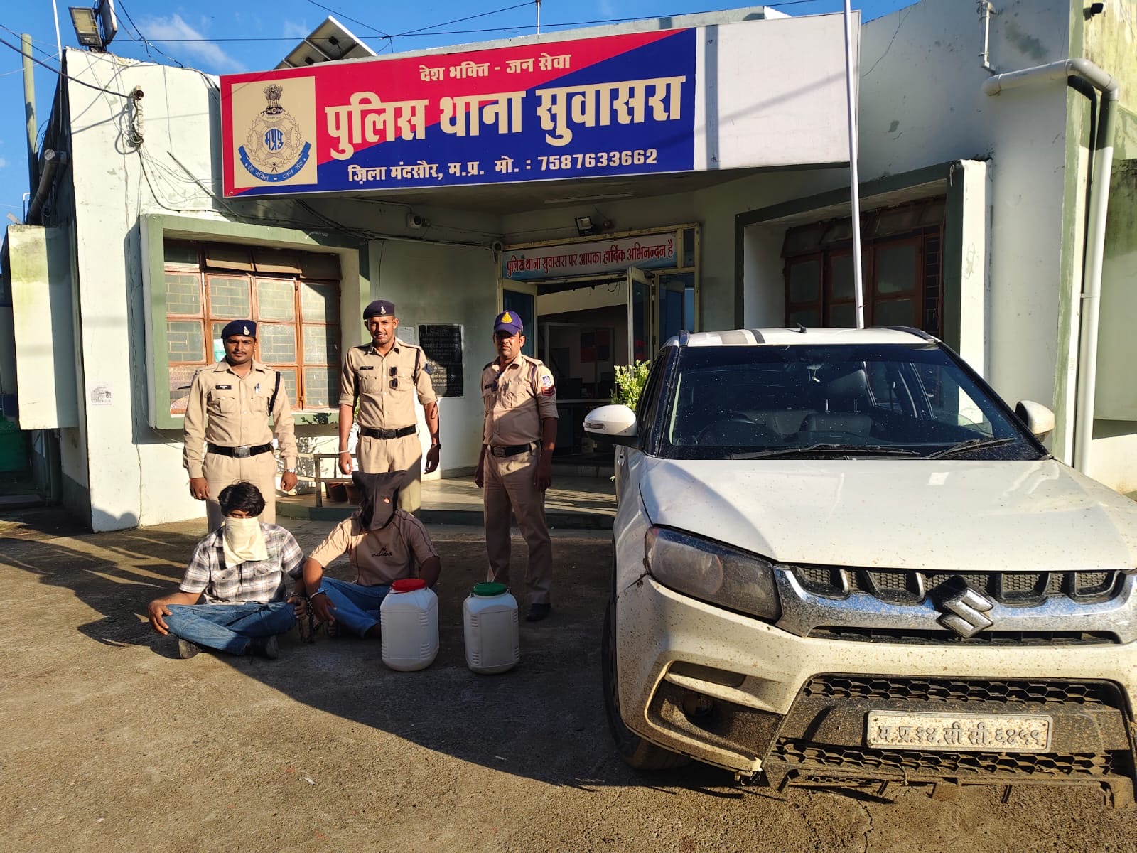 सुवासरा में अवैध शराब तस्करी पर कार्रवाई, ब्रेजा कार से 20 लीटर कच्ची शराब जब्त