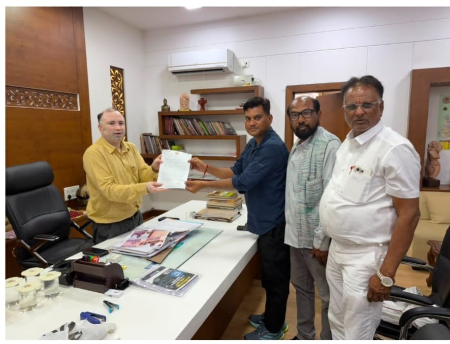 देवरा के प्राचीन शिव मंदिर के वैज्ञानिक जीर्णोद्धार की मांग, विधायक डॉ. हीरालाल अलावा ने पुरातत्व आयुक्त से की मुलाकात