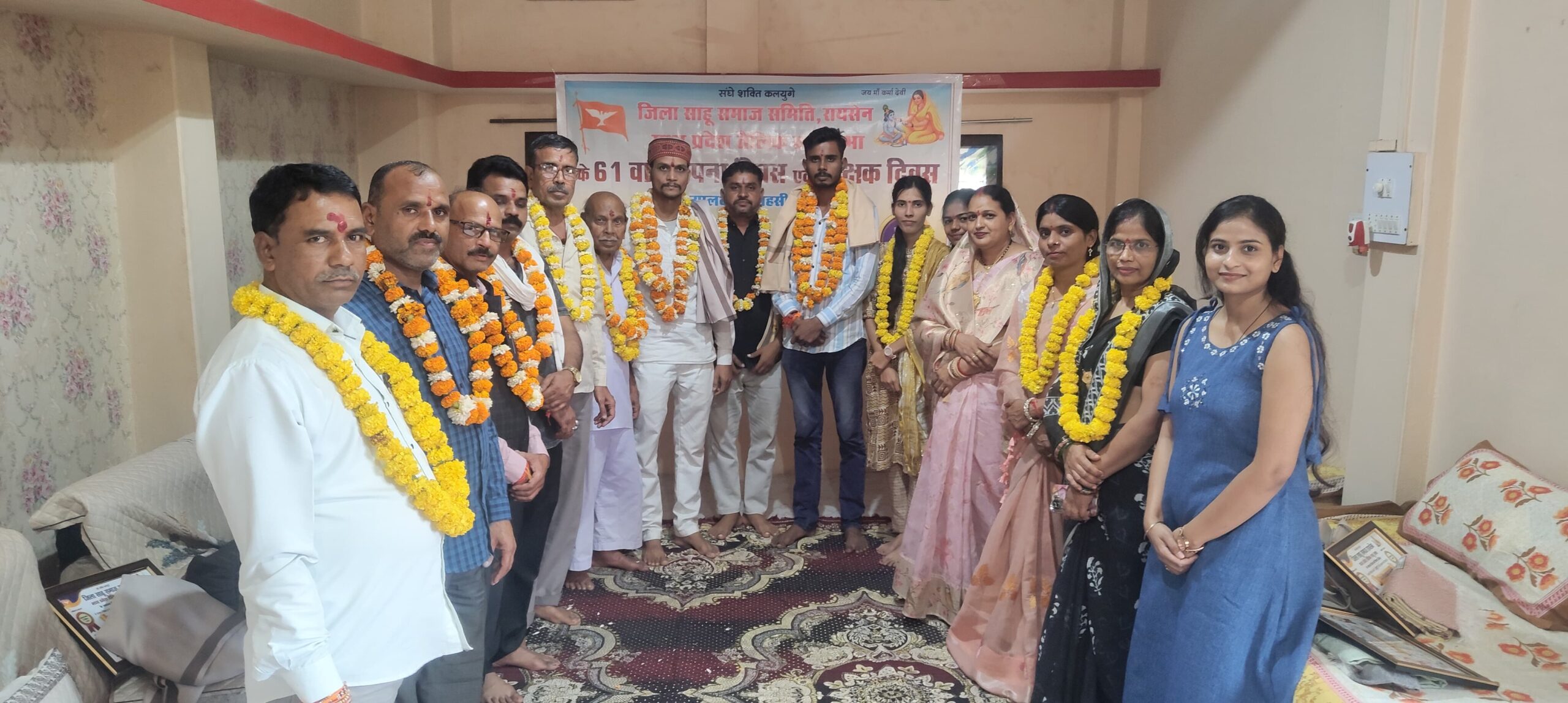 61वें स्थापना दिवस पर साहू समाज की खास पहल, बम्होरी में शिक्षकों को शाल-श्रीफल देकर किया सम्मान