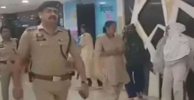 भिलाई के सूर्या मॉल स्थित स्पा सेंटर में पुलिस की दबिश, आठ युवतियों के खिलाफ बाउंड ओवर कार्रवाई